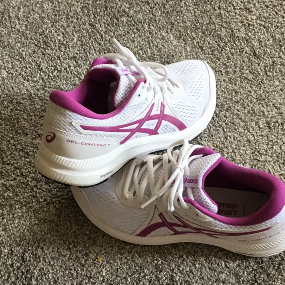 Asics Gel-Contend 7 White and Purple Athletic Shoes with Modern Silhouette - Picture 2 of 6